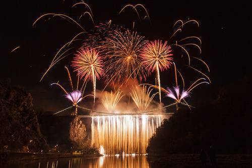 Fireworks, Clifton Suspension Bridge (150 years since it opened, 7 Dec 2014) Fireworks, Clifton Suspension Bridge (150 years since it opened, 7 Dec 2014)