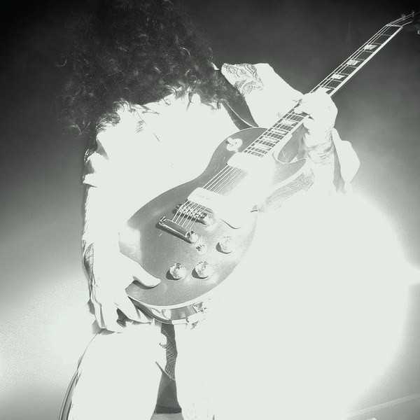 Allmusic album Review : Live White presents Sunn 0))) as perhaps the most primitive and heaviest power trio in history. Stephen OMalley and Greg Anderson are here joined only by Rex Ritter, who honed his drone with neo-shoegazers Jessamine. Live White covers the basics in the Sunn 0))) discography, containing five tracks of material that appear on White1 under different names, one from Flight of the Behemoth, one from 00 Void, an early version of a track that would appear on Black One ("Caveman Salad" here, "Orthodox Caveman" on the studio album), and some otherwise unreleased tracks ( "Funeralmarch (To the Grave)," "Funeraldrone") on the second disc. The set ranges from the early, Earth-worshipping droning of "NN O)))," through the avant-doom of "B-Alien Skeleton" to the chugging Melvins homage of "Funeralmarch." Needless to say, the album sounds absolutely fantastic the louder that it is played, as the hidden dynamics in the harmonic overtones do not appear at lower volumes. White1s liner notes state "Maximum Volume Yields Maximum Results" and the same is true here. This is true power ambient music, meant to be felt as well as heard. A highlight in Sunn 0)))s catalog, and also the one that is hardest to get, unfortunately. This was severely limited by the label, with no more than 500 copies produced. But it is worth the search. live_white